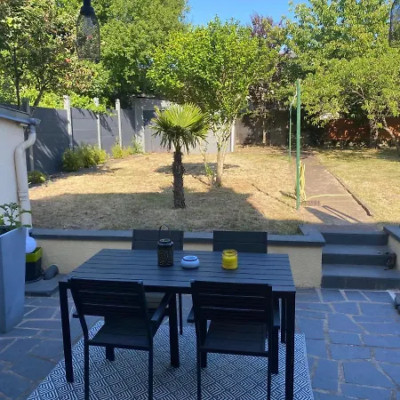 Au Calme à 20 Minutes A Pied Du Circuit Avec Garage Privé