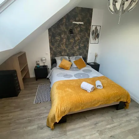 Au Calme à 20 Minutes A Pied Du Circuit Avec Garage Privé Hébergement de vacances Le Mans