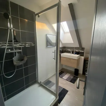 Au Calme A 20 Minutes A Pied Du Circuit Avec Garage Prive Ле-Ман