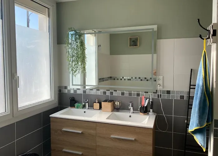 Au Calme A 20 Minutes A Pied Du Circuit Avec Garage Prive *