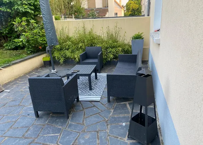 Au Calme A 20 Minutes A Pied Du Circuit Avec Garage Prive Holiday home