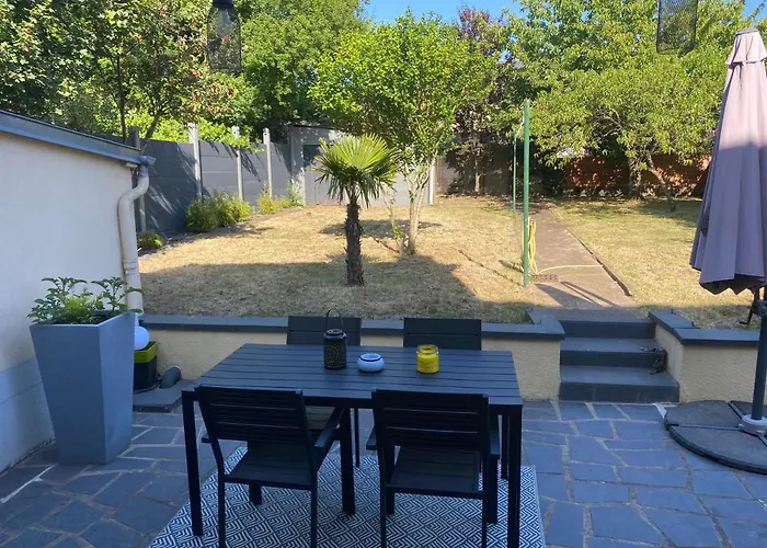 Au Calme A 20 Minutes A Pied Du Circuit Avec Garage Prive