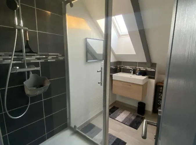 Au Calme A 20 Minutes A Pied Du Circuit Avec Garage Prive Ле-Ман