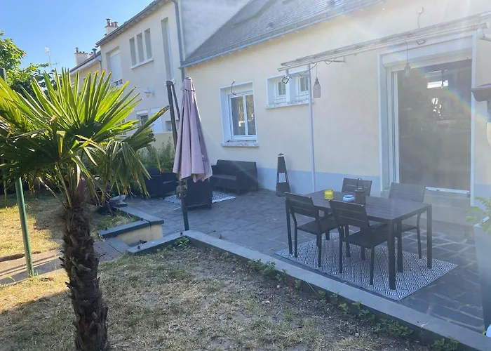 Au Calme A 20 Minutes A Pied Du Circuit Avec Garage Prive *